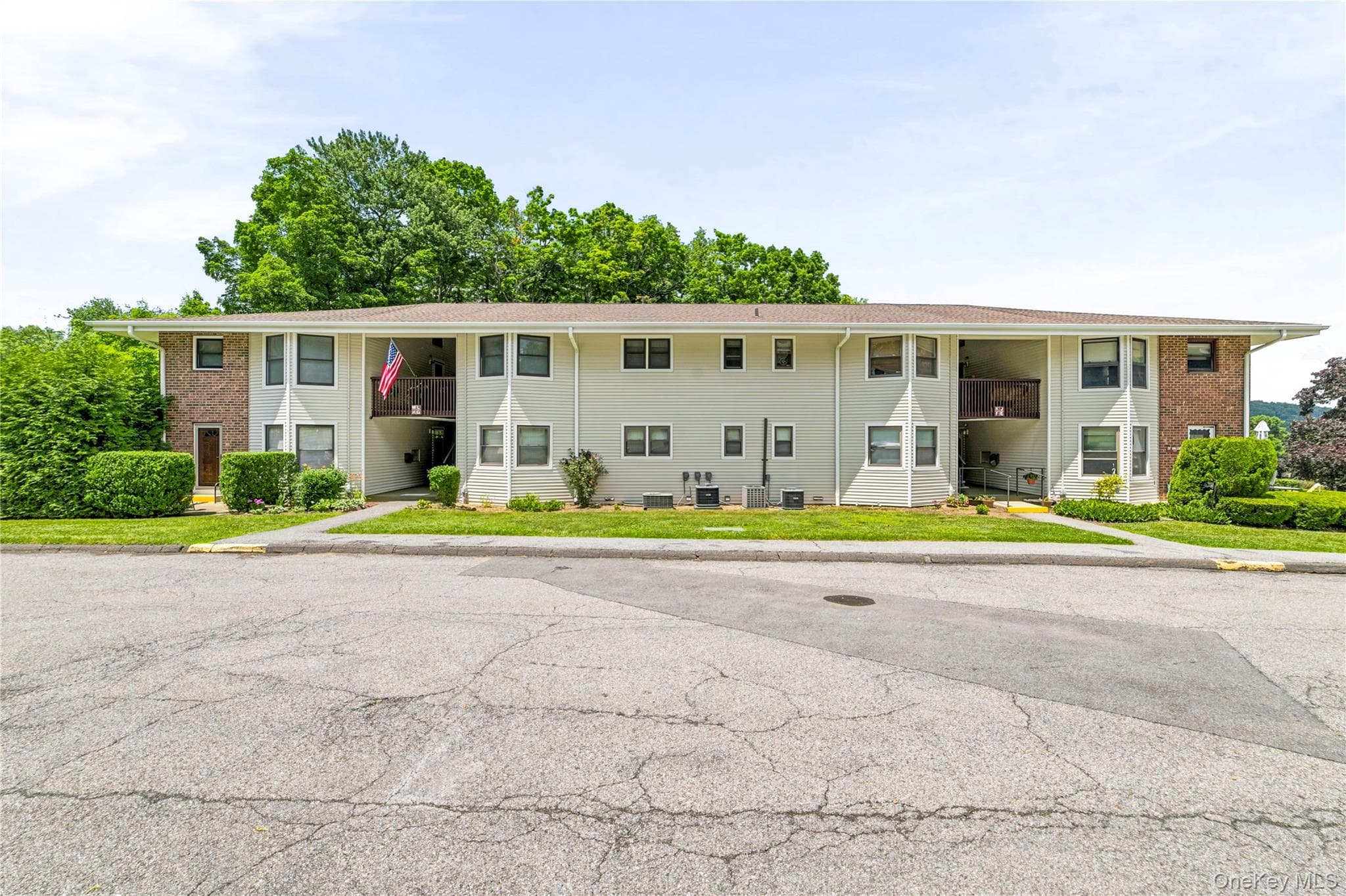 27 Walden Court Unit: J thumbnail 2