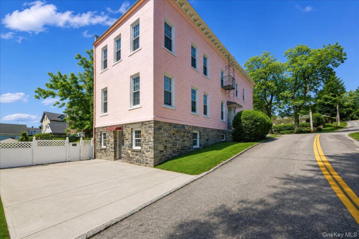208 Tompkins Road thumbnail 3
