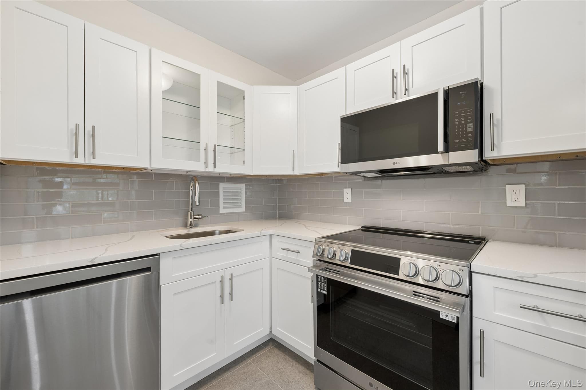 166-26 Powells Cove Boulevard Unit: 3D thumbnail 6