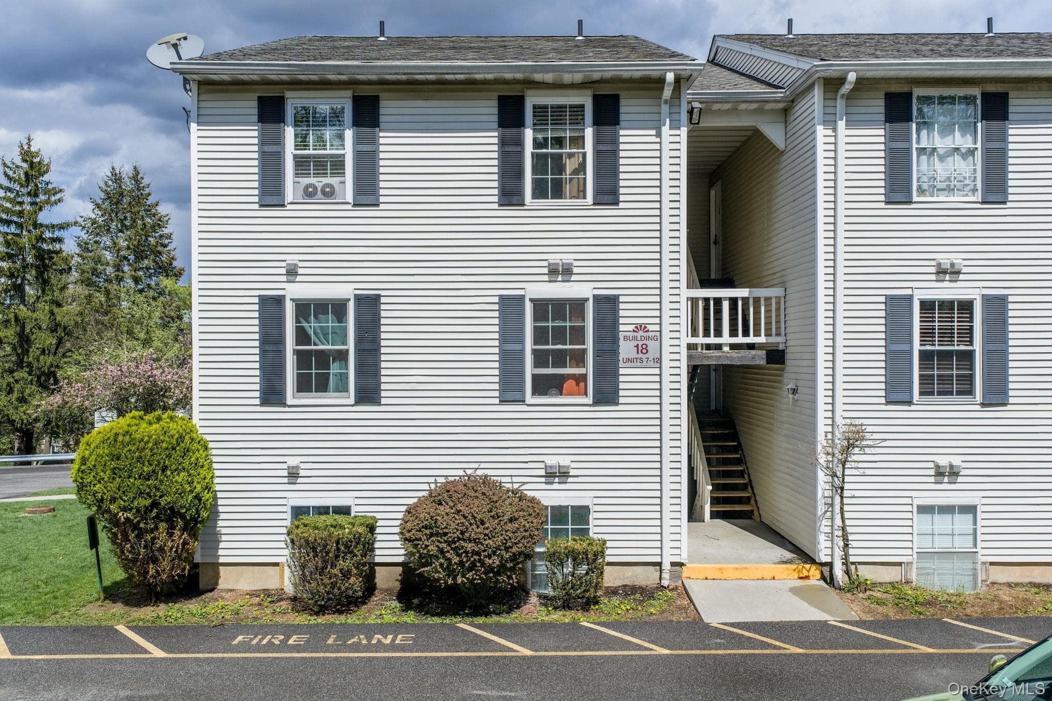 18 Lexington Hill Unit: 8 thumbnail 2