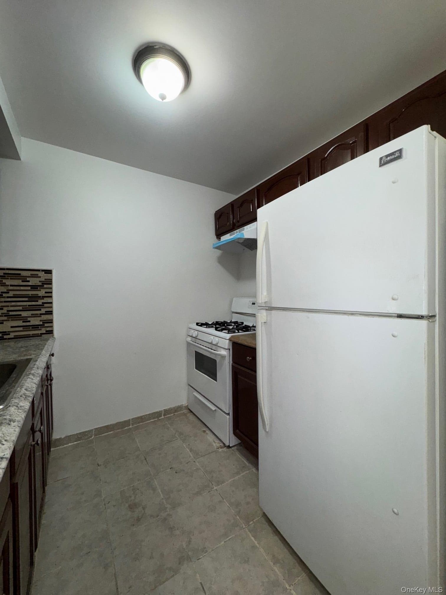 631 Coster Street thumbnail 8