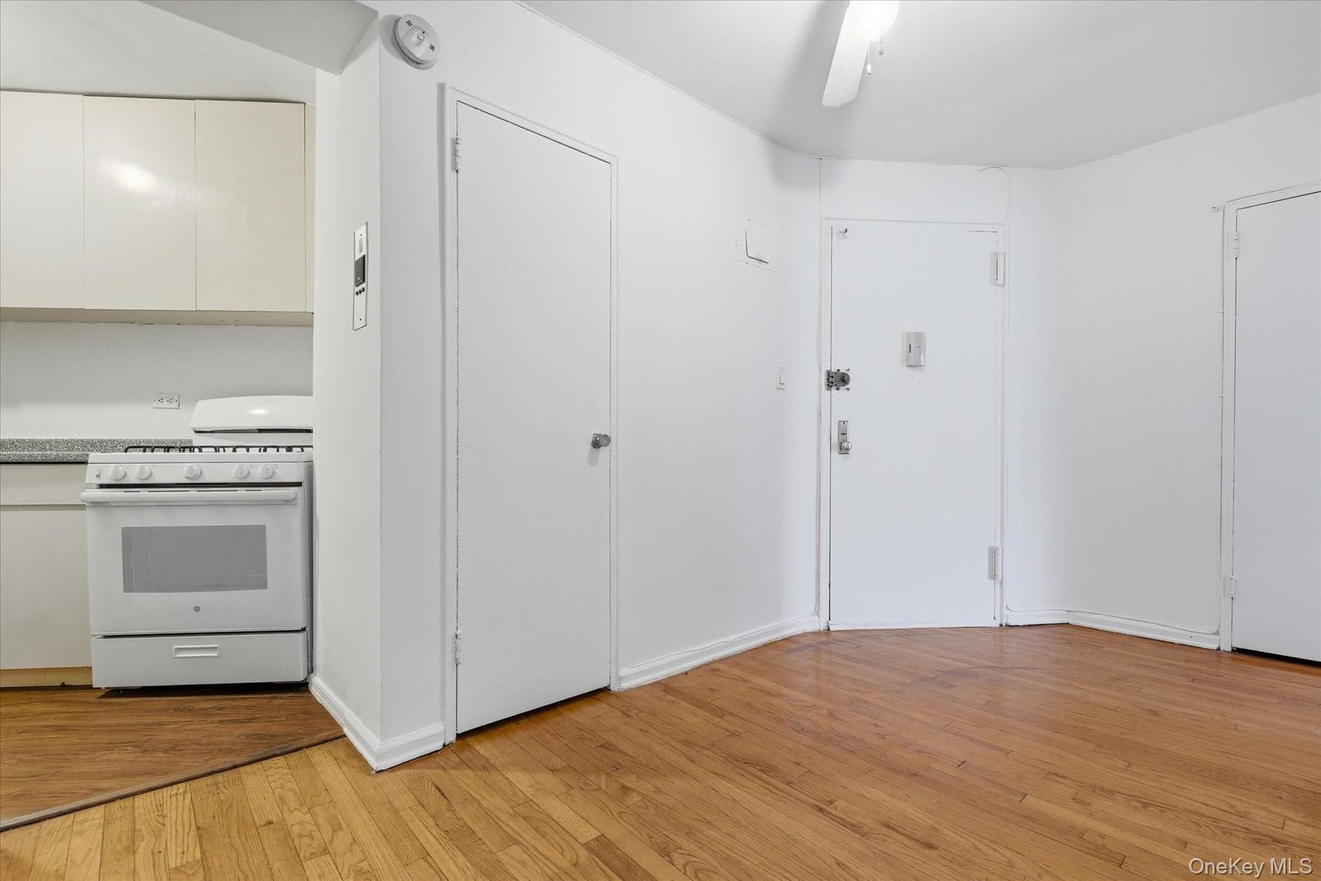 60-11 Broadway Unit: 4N thumbnail 6