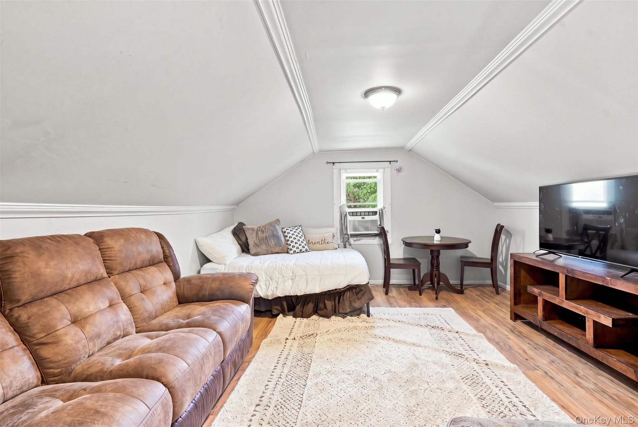 116 E Cedar Street thumbnail 16