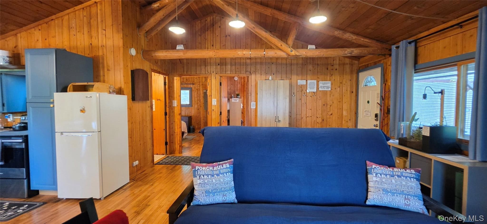 586 Lake Shore Lane thumbnail 7