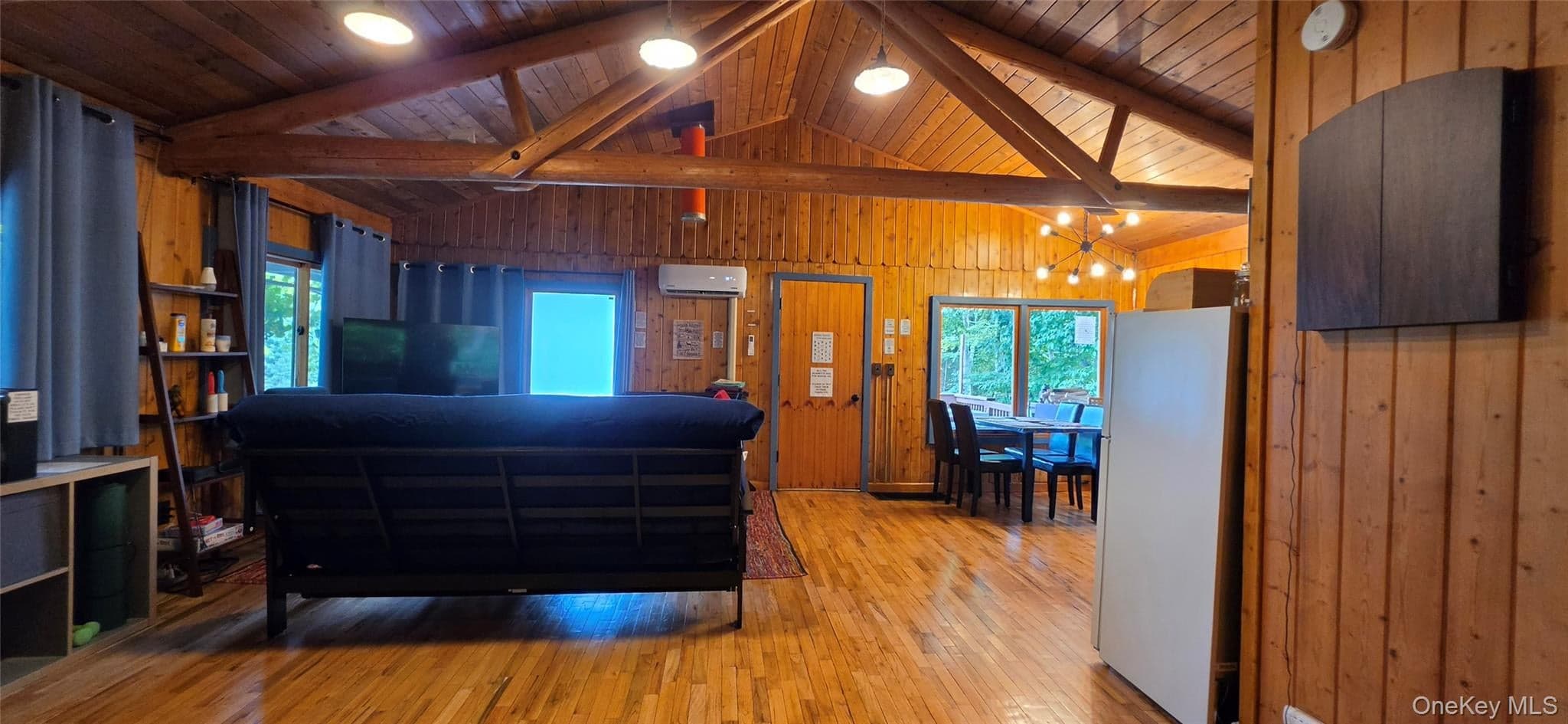 586 Lake Shore Lane thumbnail 12