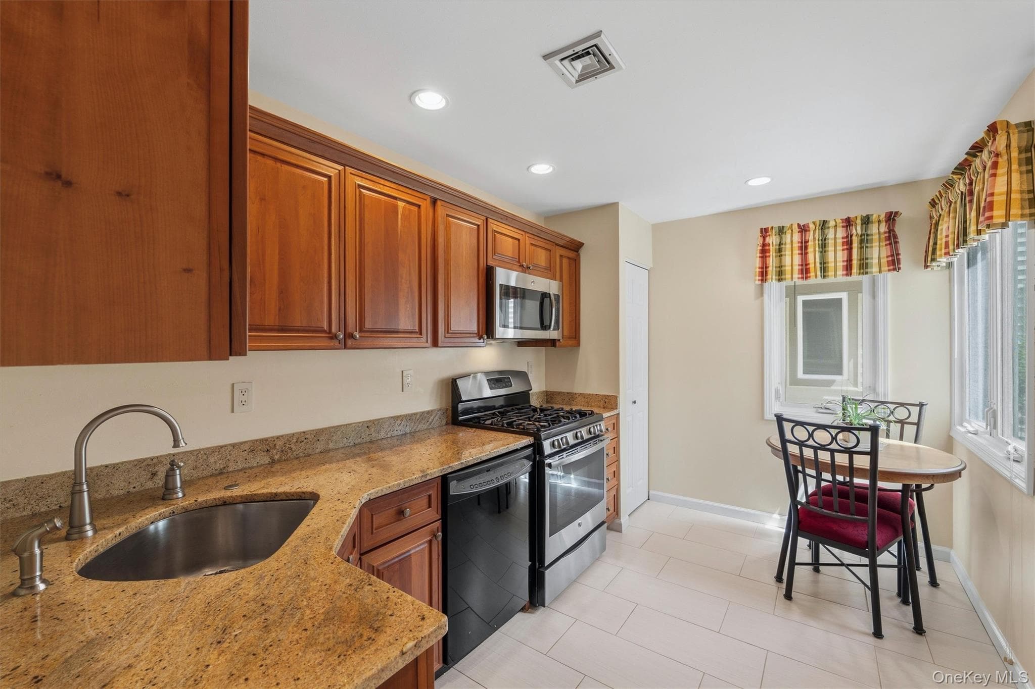 3302 Homestead Court thumbnail 9