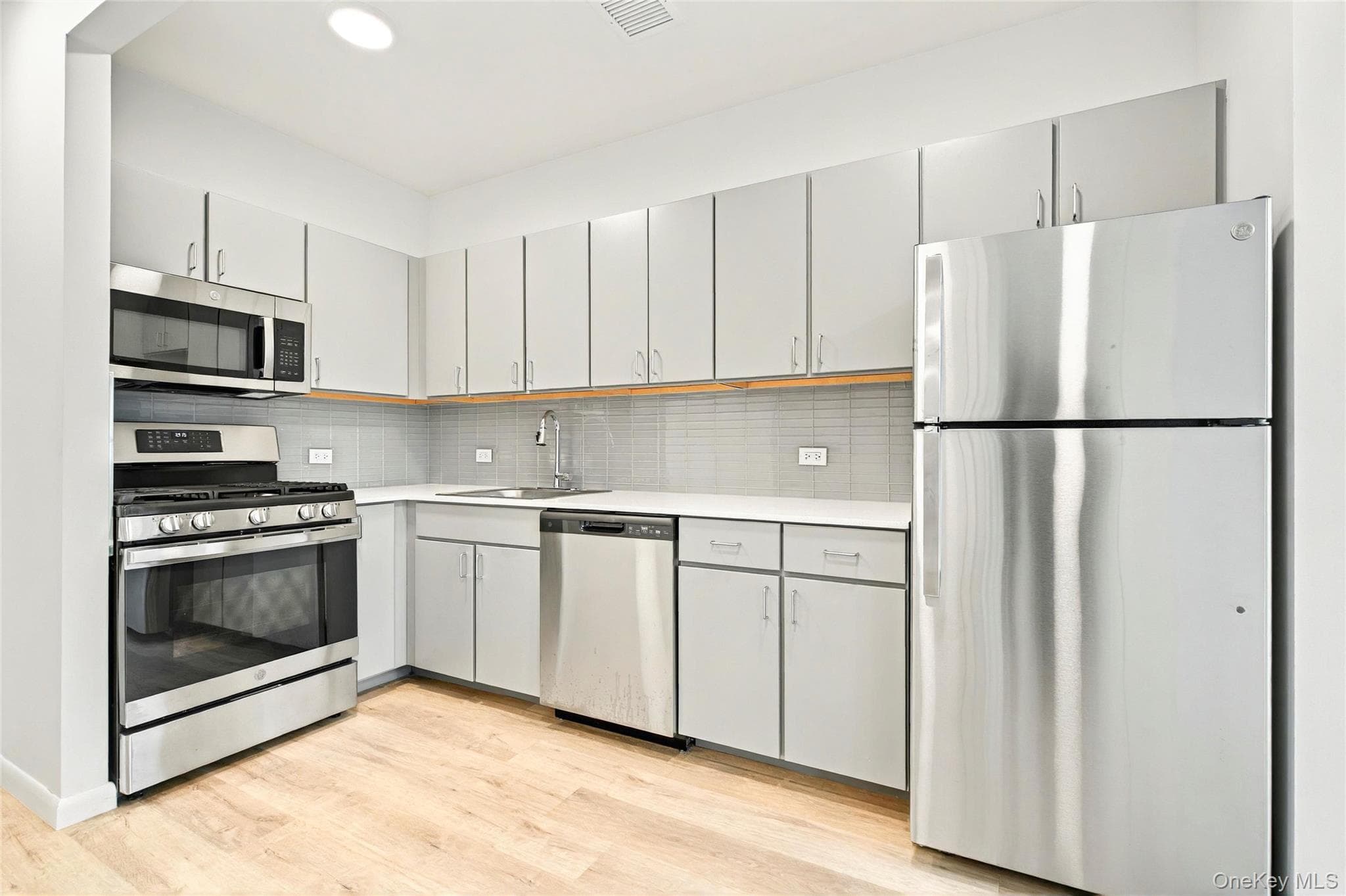355 Bronx River Avenue Unit: 1B thumbnail 12