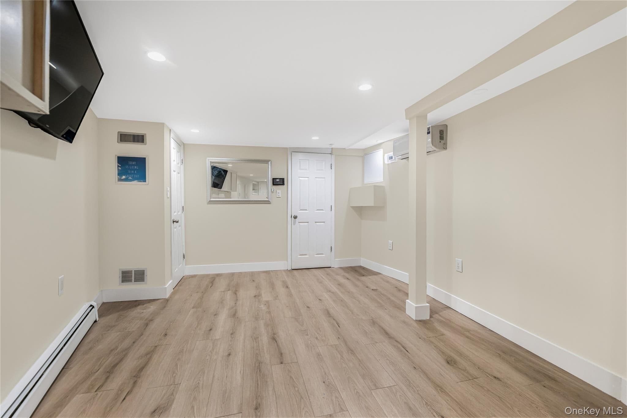 735 E 211th Street thumbnail 18