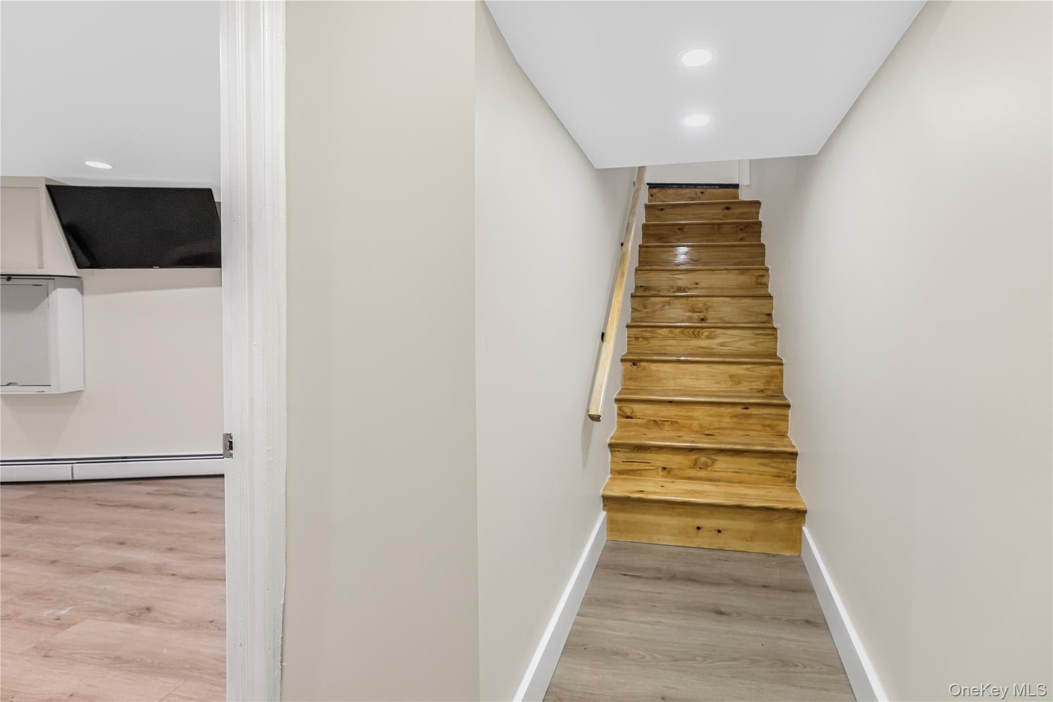 735 E 211th Street thumbnail 17