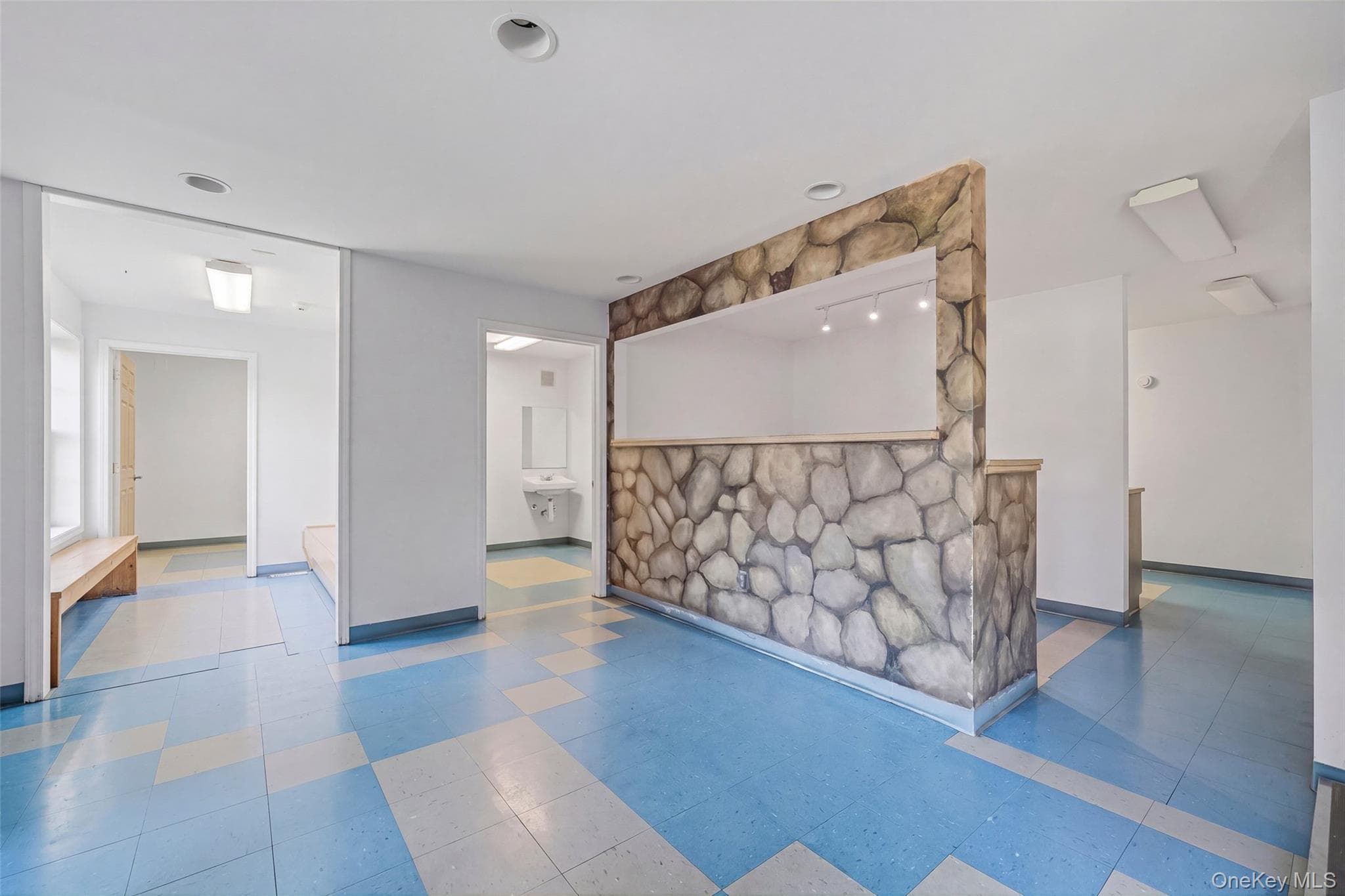 273 Windsor Highway thumbnail 9