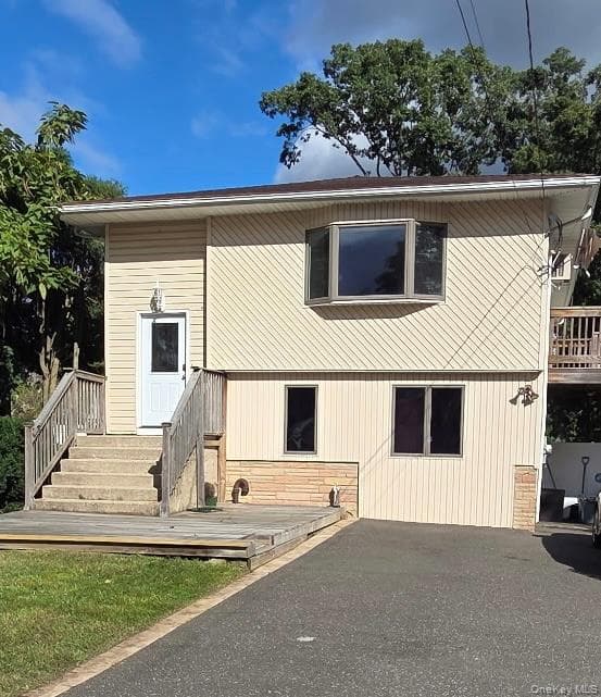 41 Powell Avenue, Farmingville