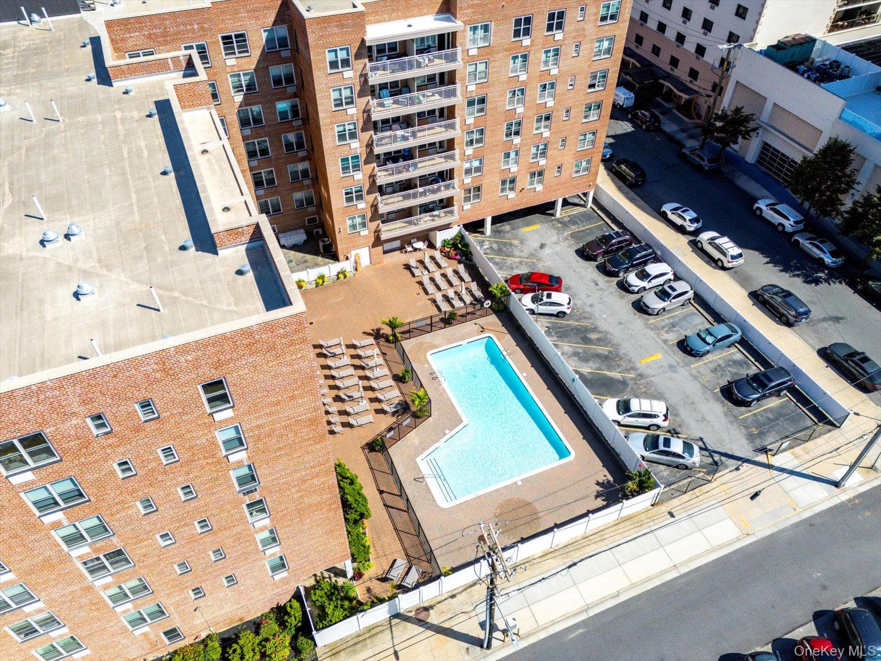 410 E Broadway Unit: 4C thumbnail 15