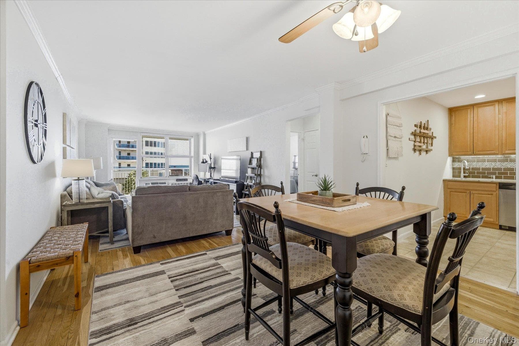 410 E Broadway Unit: 4C thumbnail 6