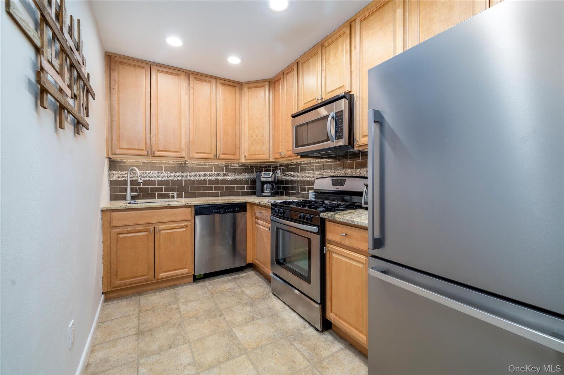 410 E Broadway Unit: 4C thumbnail 8