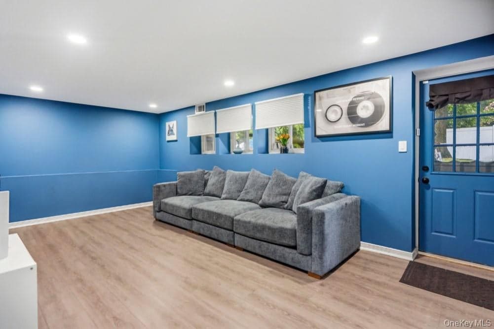 18 Huron Street thumbnail 16