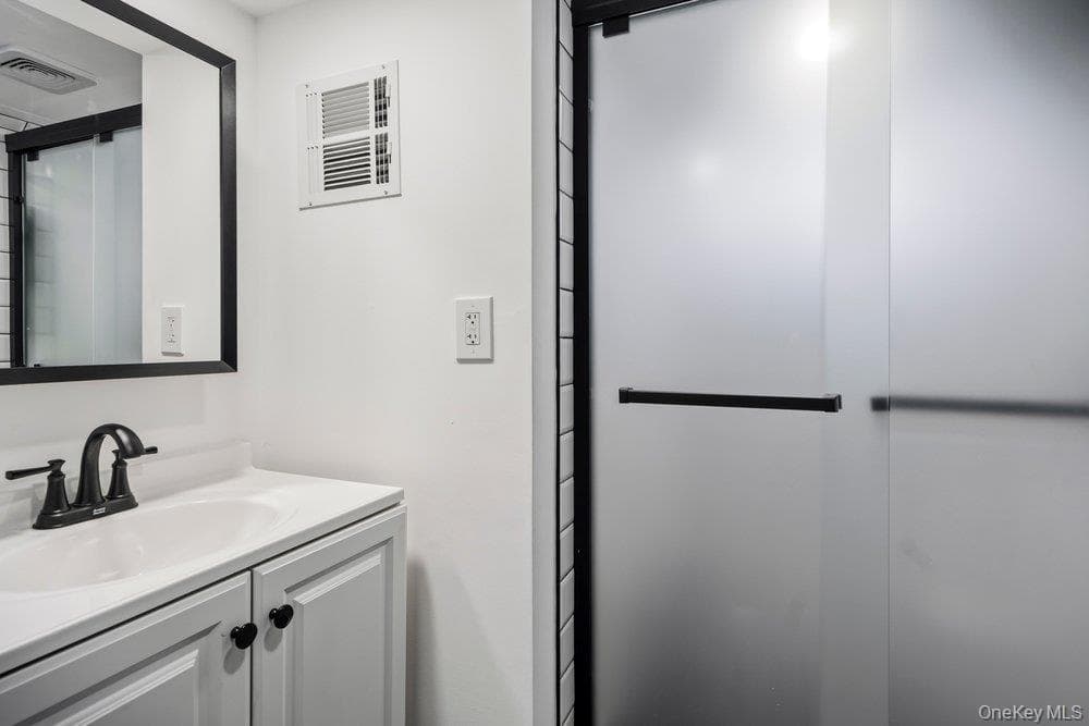 18 Huron Street thumbnail 17