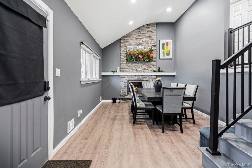 18 Huron Street thumbnail 3