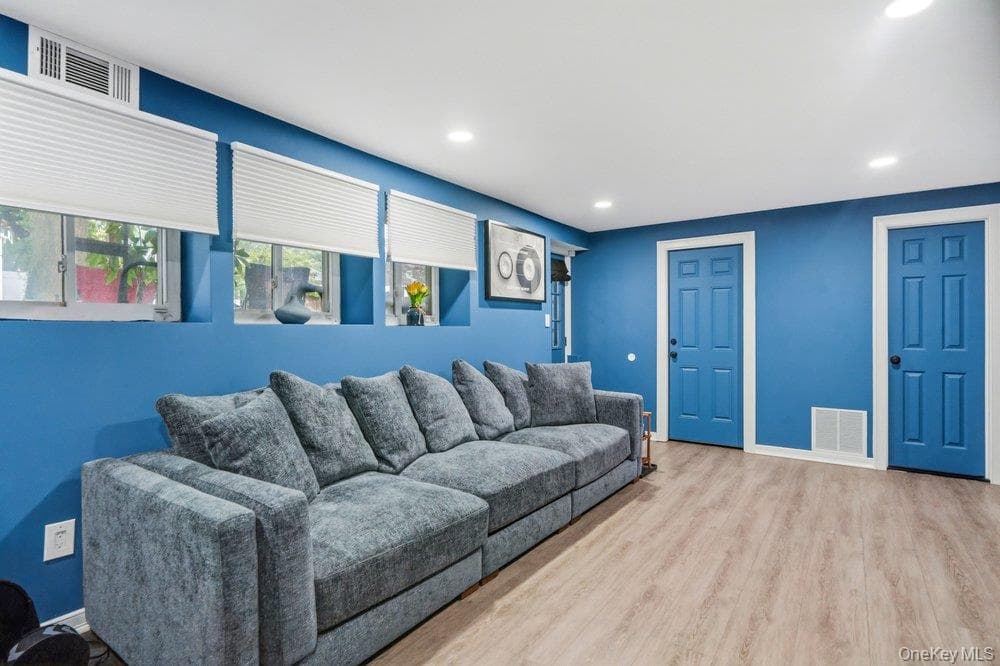 18 Huron Street thumbnail 15