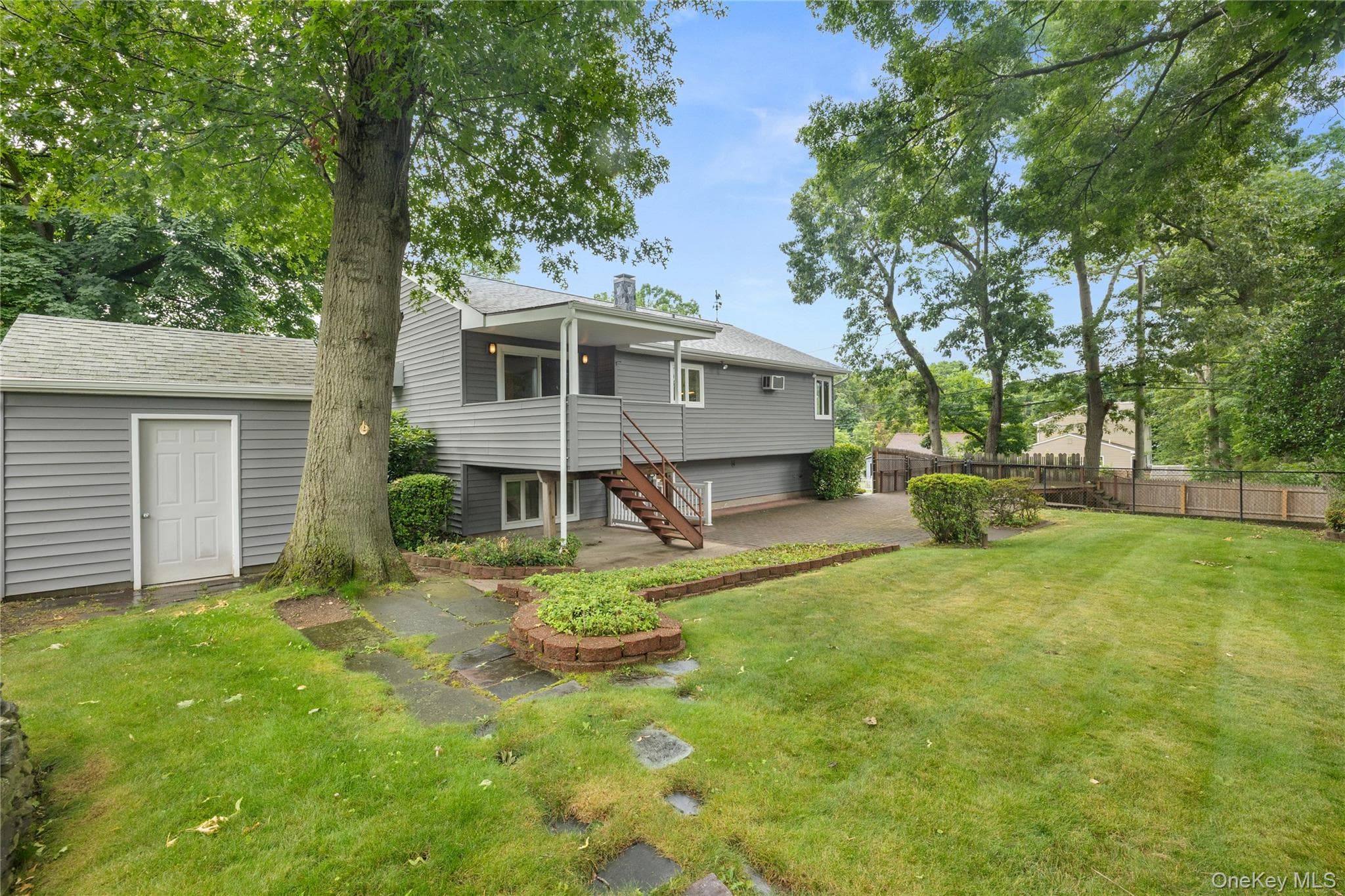 142 Mohican Avenue thumbnail 3