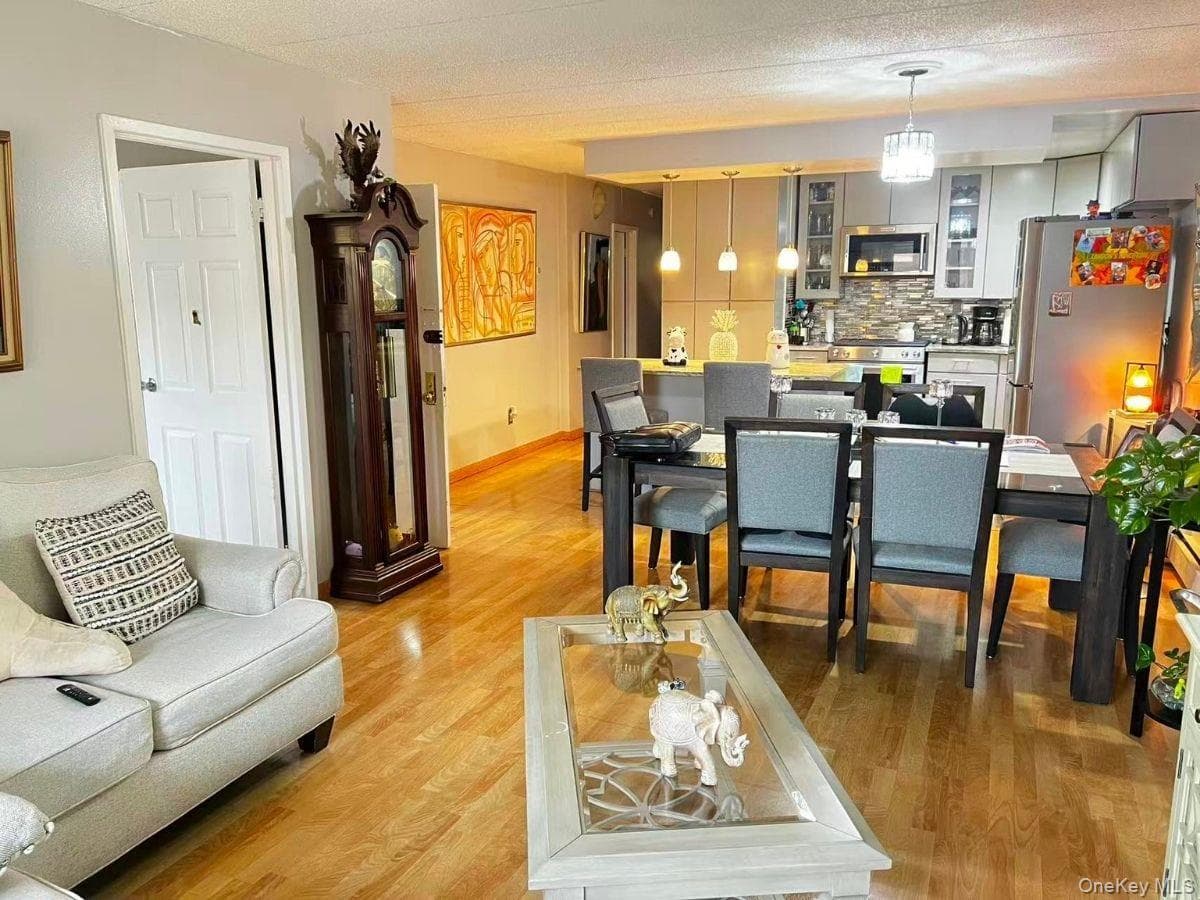 75-22 Parsons Boulevard Unit: D3 thumbnail 2