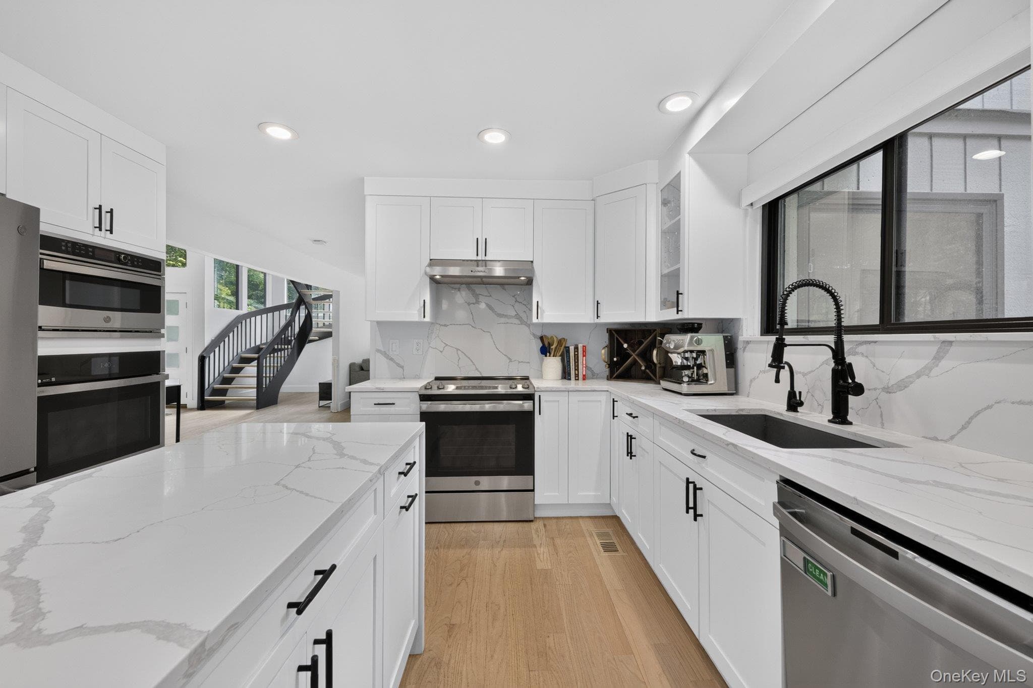 230 E Middle Patent Road thumbnail 8