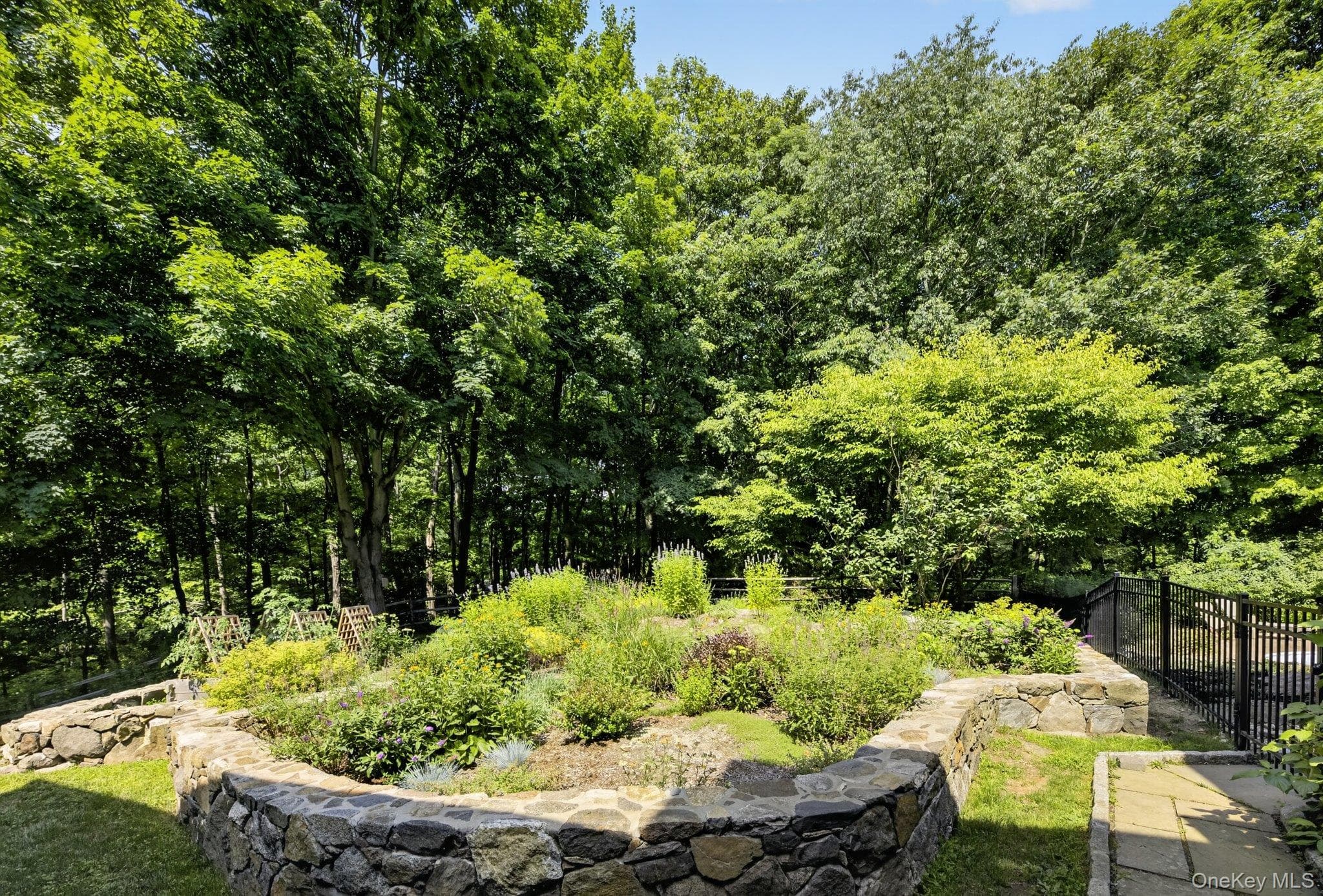 230 E Middle Patent Road thumbnail 36