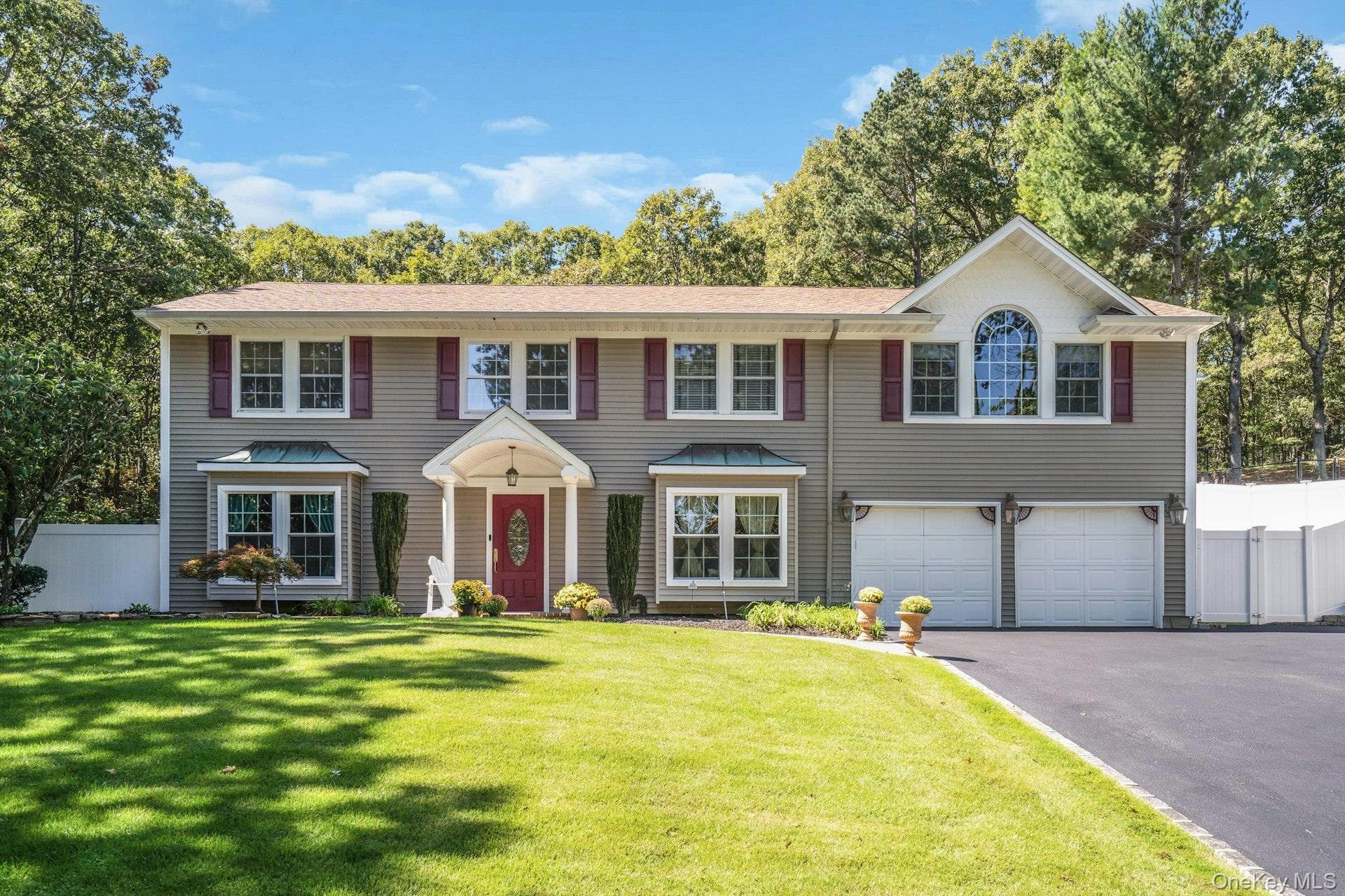 43 Stonehurst Lane, Dix Hills
