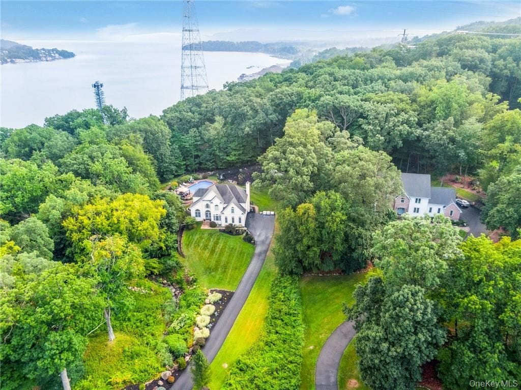 3 Katavolos Drive /160-162 Mott Farm Road thumbnail 2