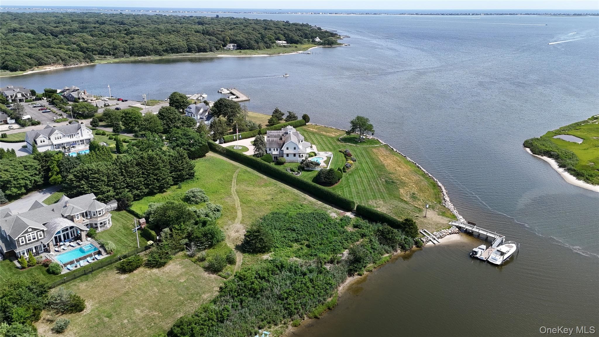 61 S Bay Avenue thumbnail 13