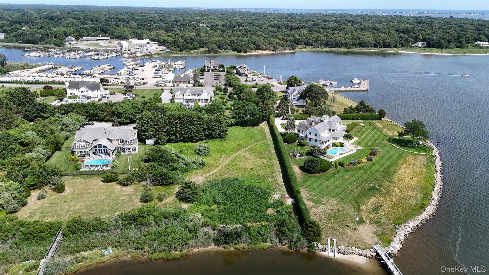 61 S Bay Avenue thumbnail 16