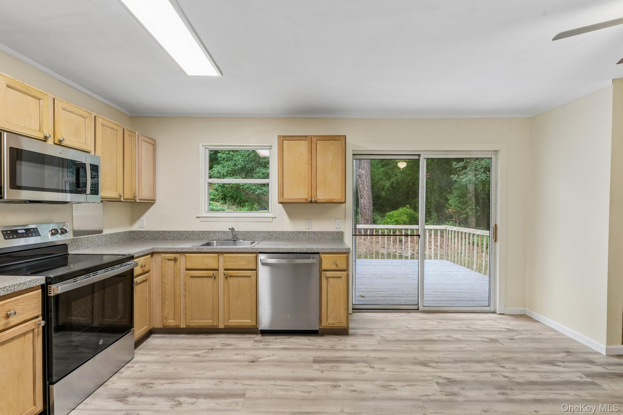 22 Red Maple Road thumbnail 14