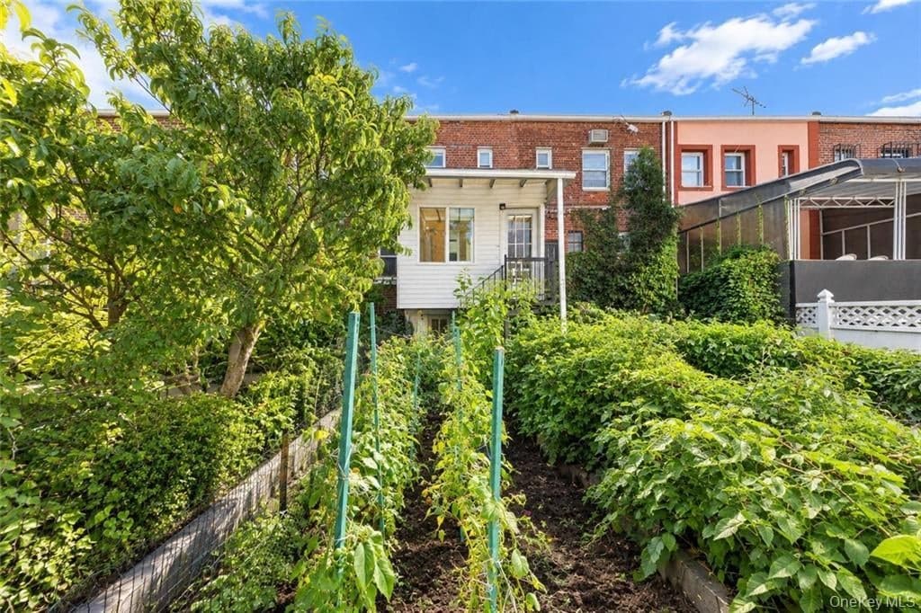 2454 E 18th Street thumbnail 25