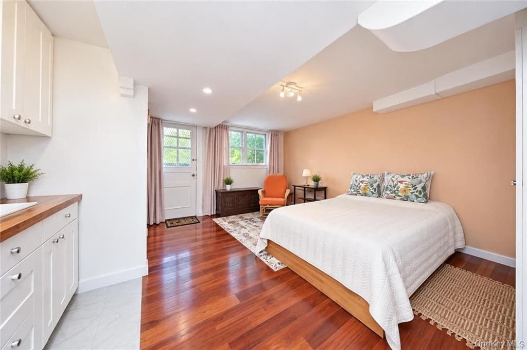 2454 E 18th Street thumbnail 18
