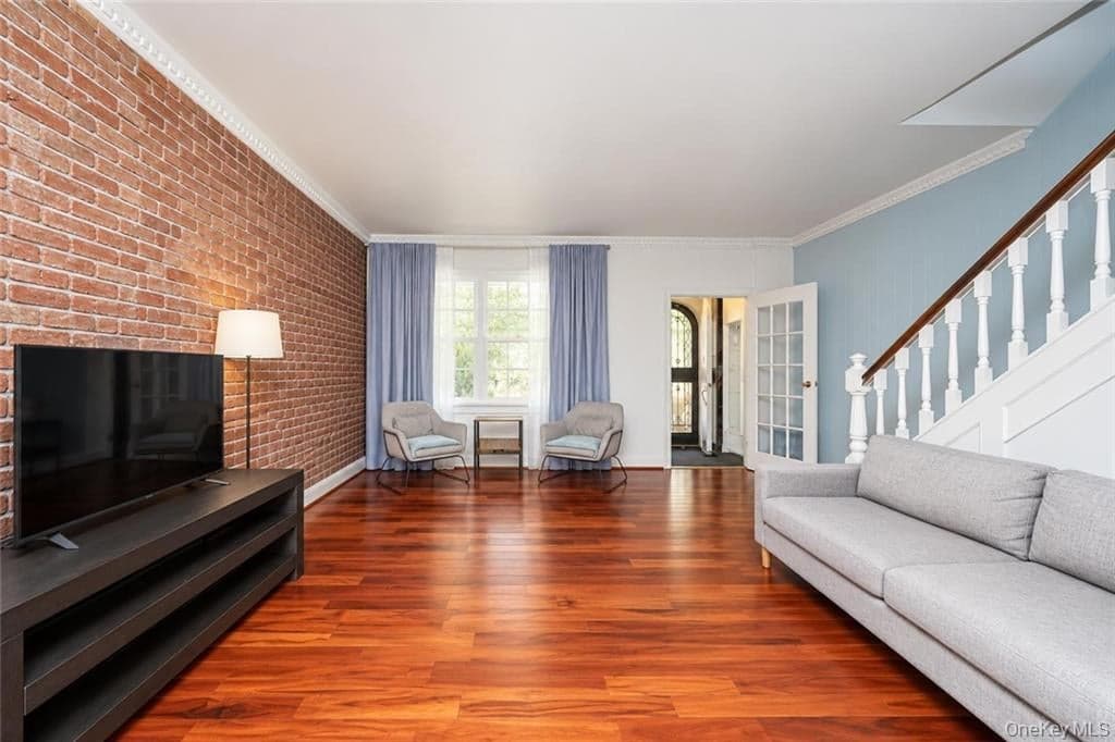 2454 E 18th Street thumbnail 7