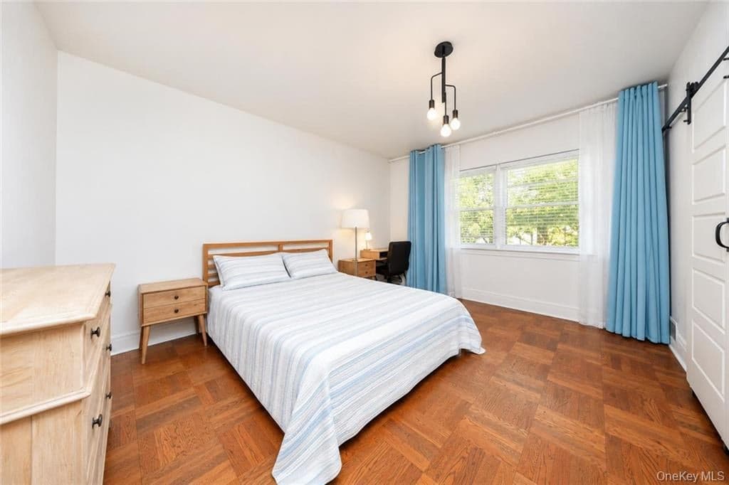 2454 E 18th Street thumbnail 14