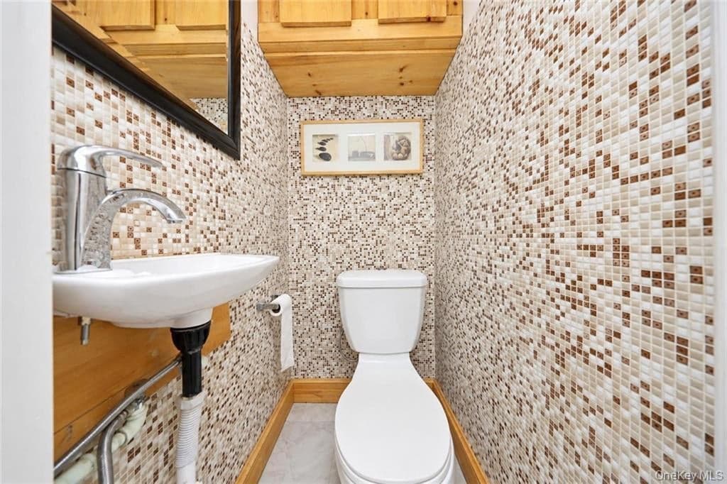 2454 E 18th Street thumbnail 19