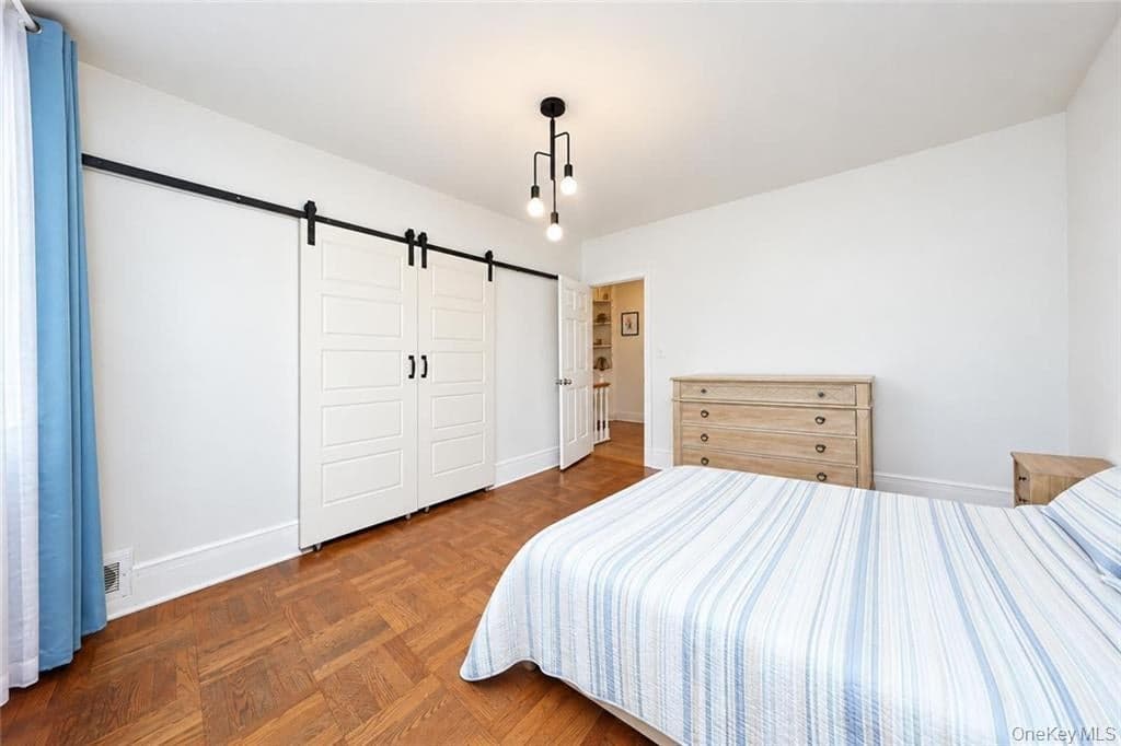 2454 E 18th Street thumbnail 13