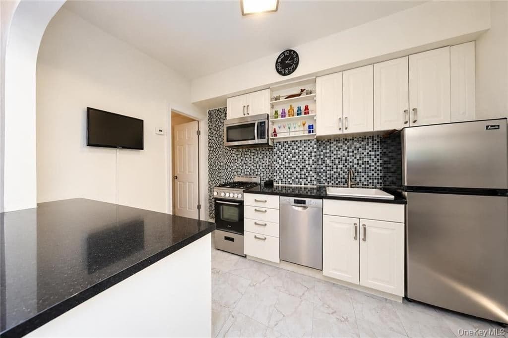 2454 E 18th Street thumbnail 11