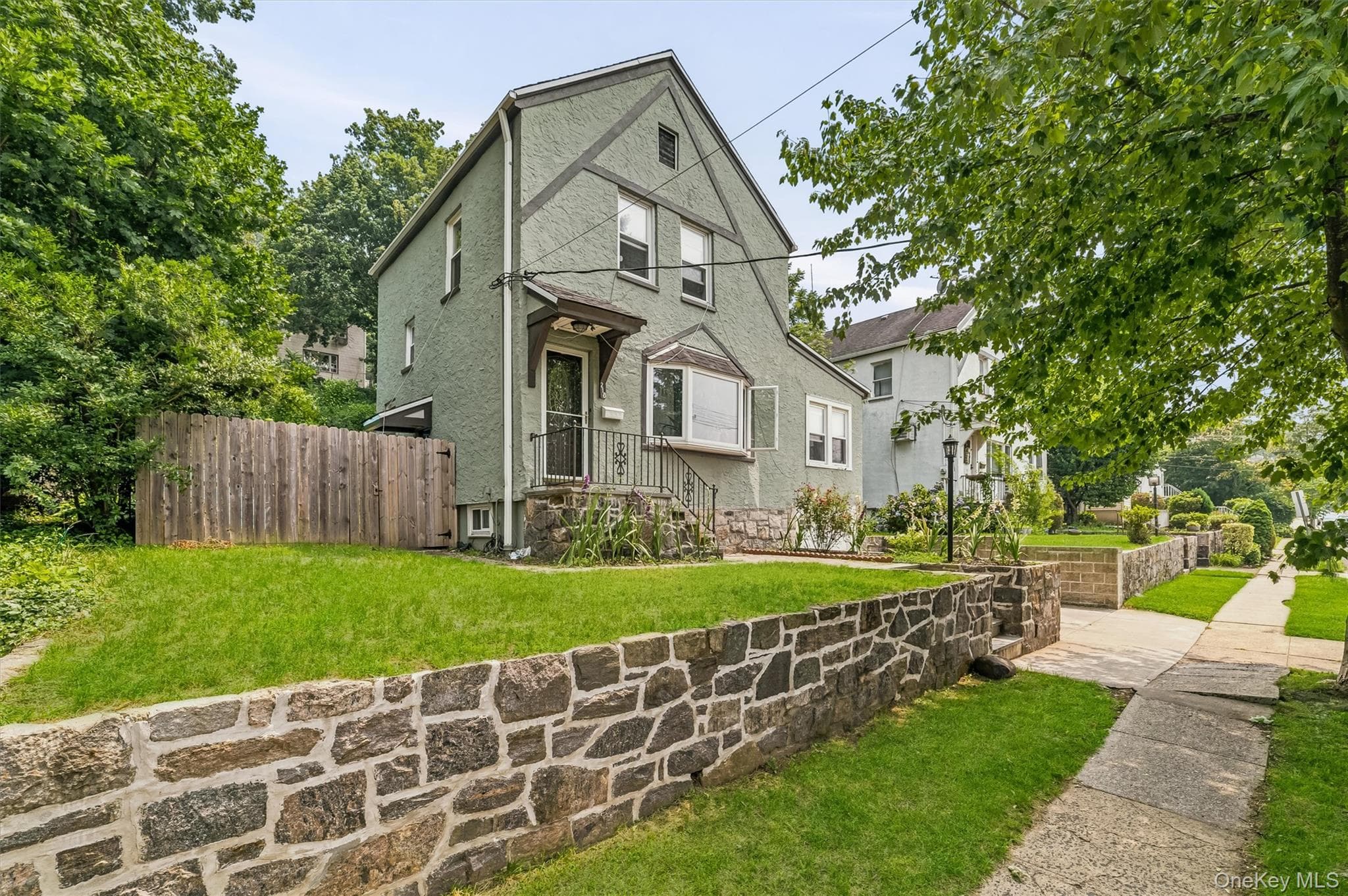 218 Sedgwick Avenue thumbnail 3