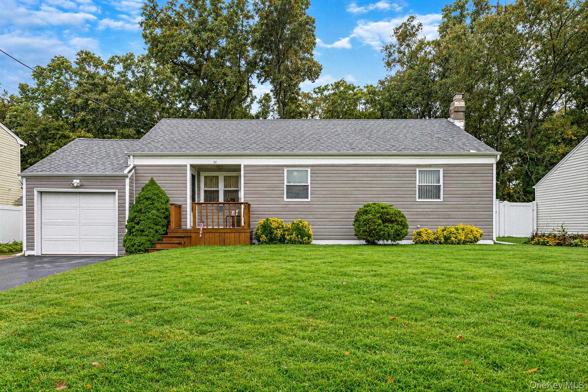 24 Chapel Place, North Babylon