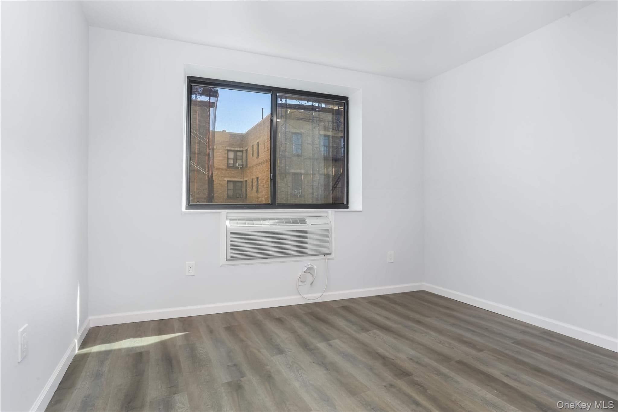 1081 Anderson Ave thumbnail 20