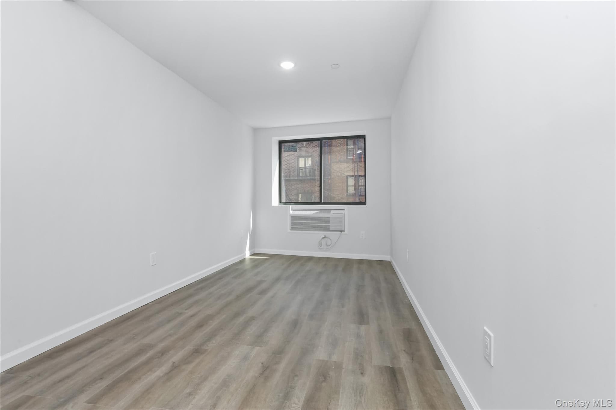 1081 Anderson Ave thumbnail 18