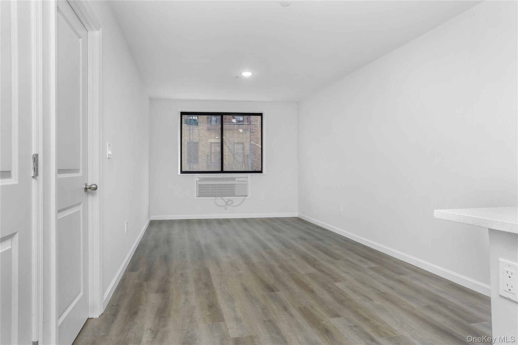 1081 Anderson Ave thumbnail 23