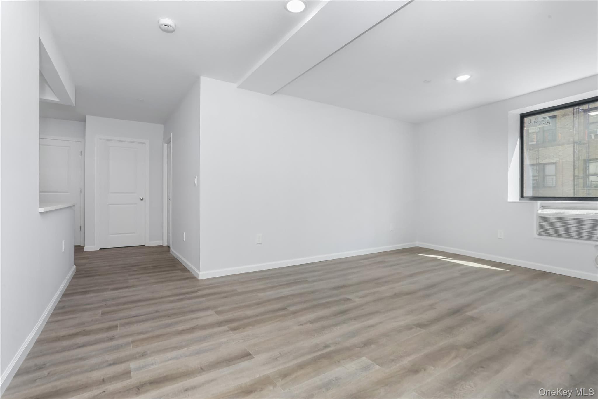 1081 Anderson Ave thumbnail 14