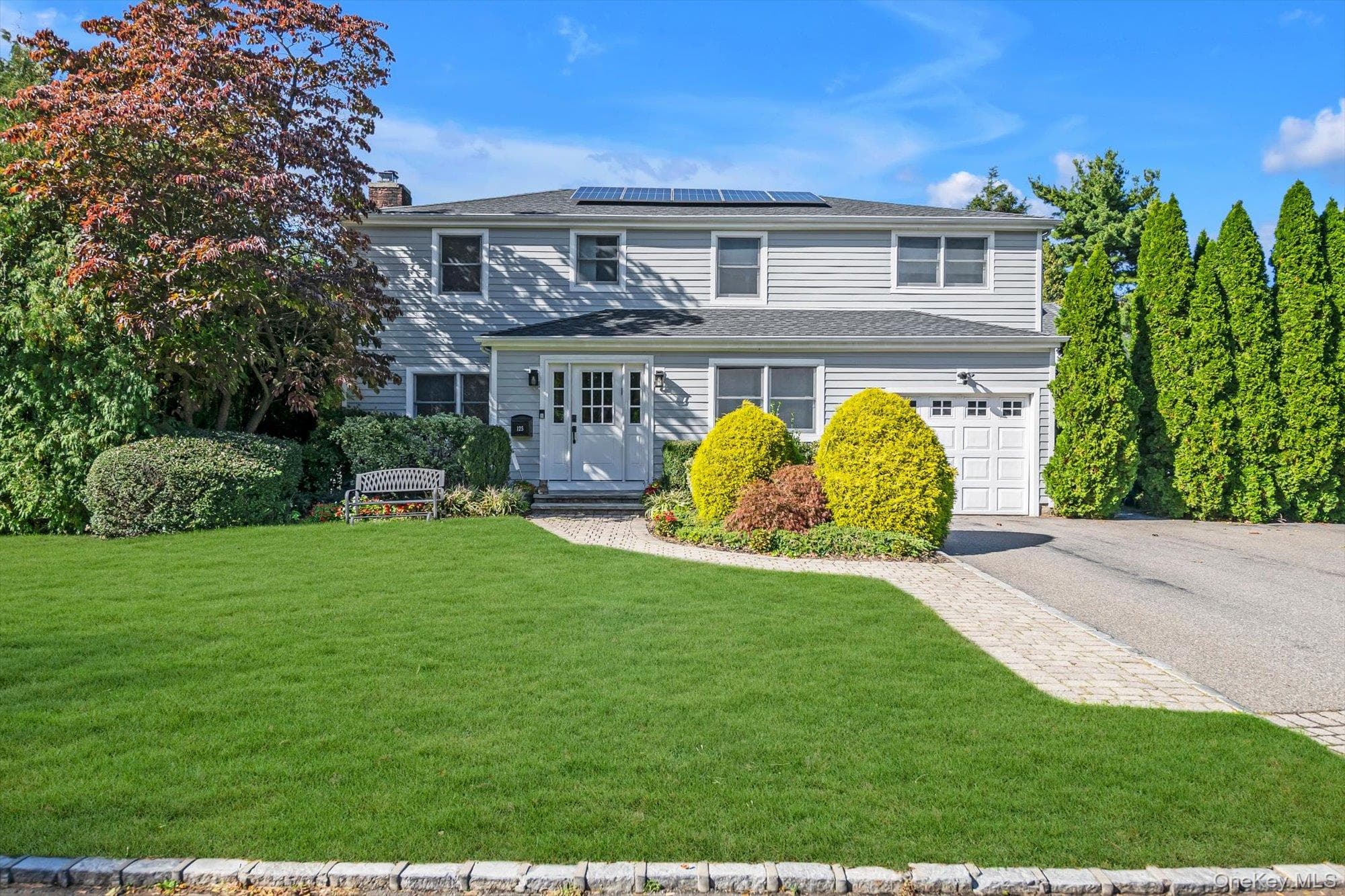 125 Crescent Lane, Roslyn Heights