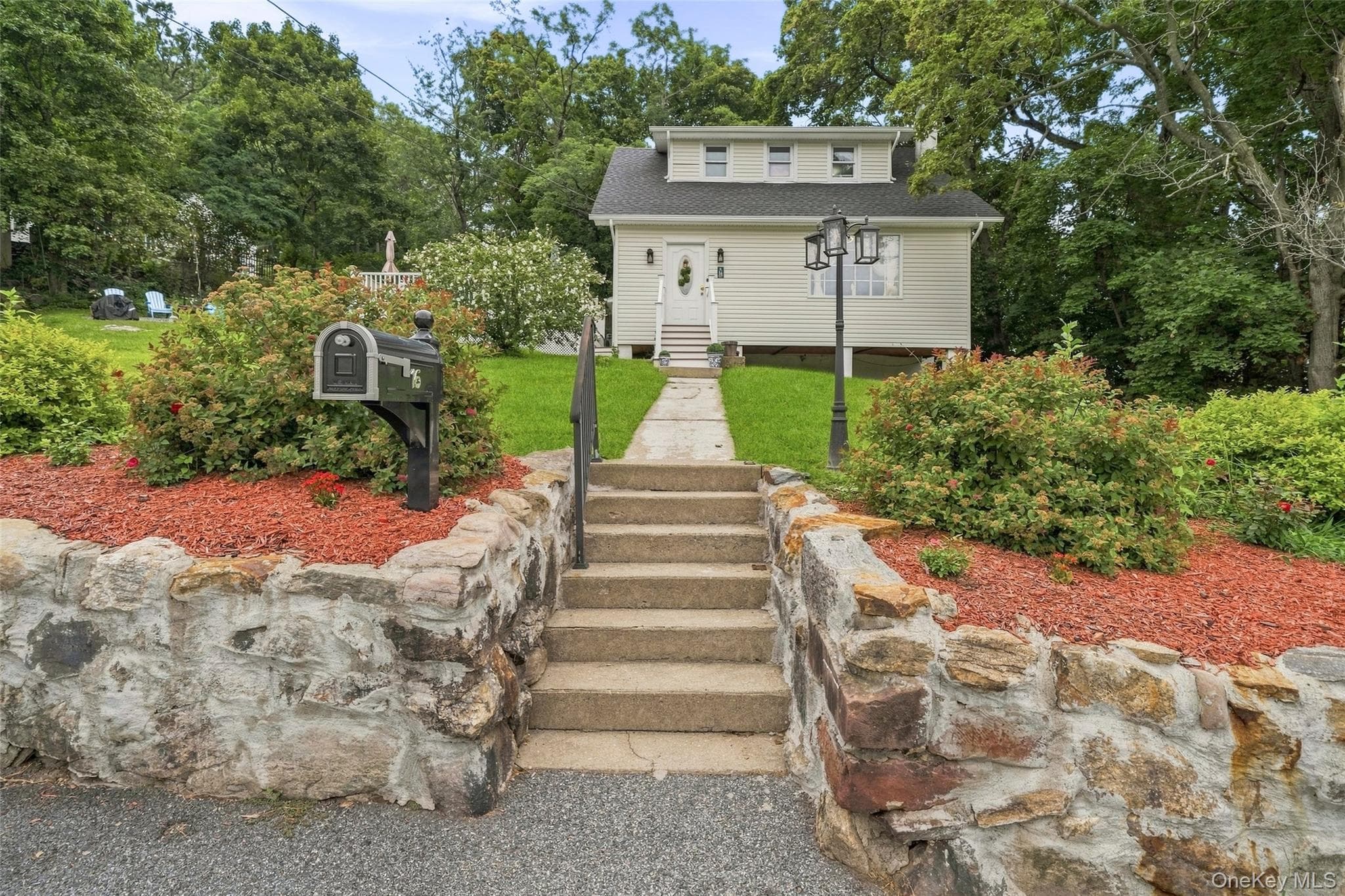 16 Hillside Avenue thumbnail 2