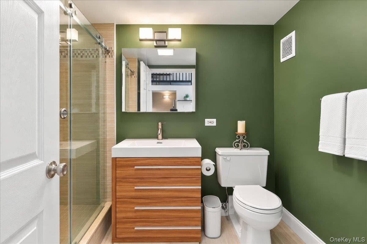1 Landmark Square Unit: 213 thumbnail 10