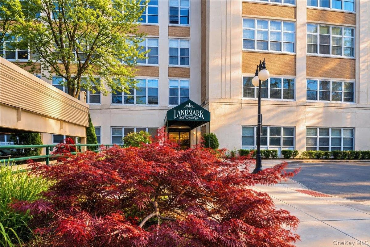 1 Landmark Square Unit: 213 thumbnail 2