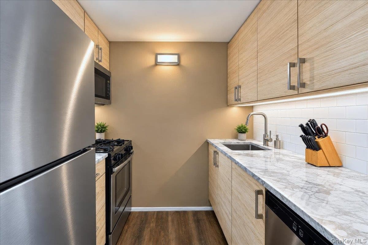 1 Landmark Square Unit: 213 thumbnail 9