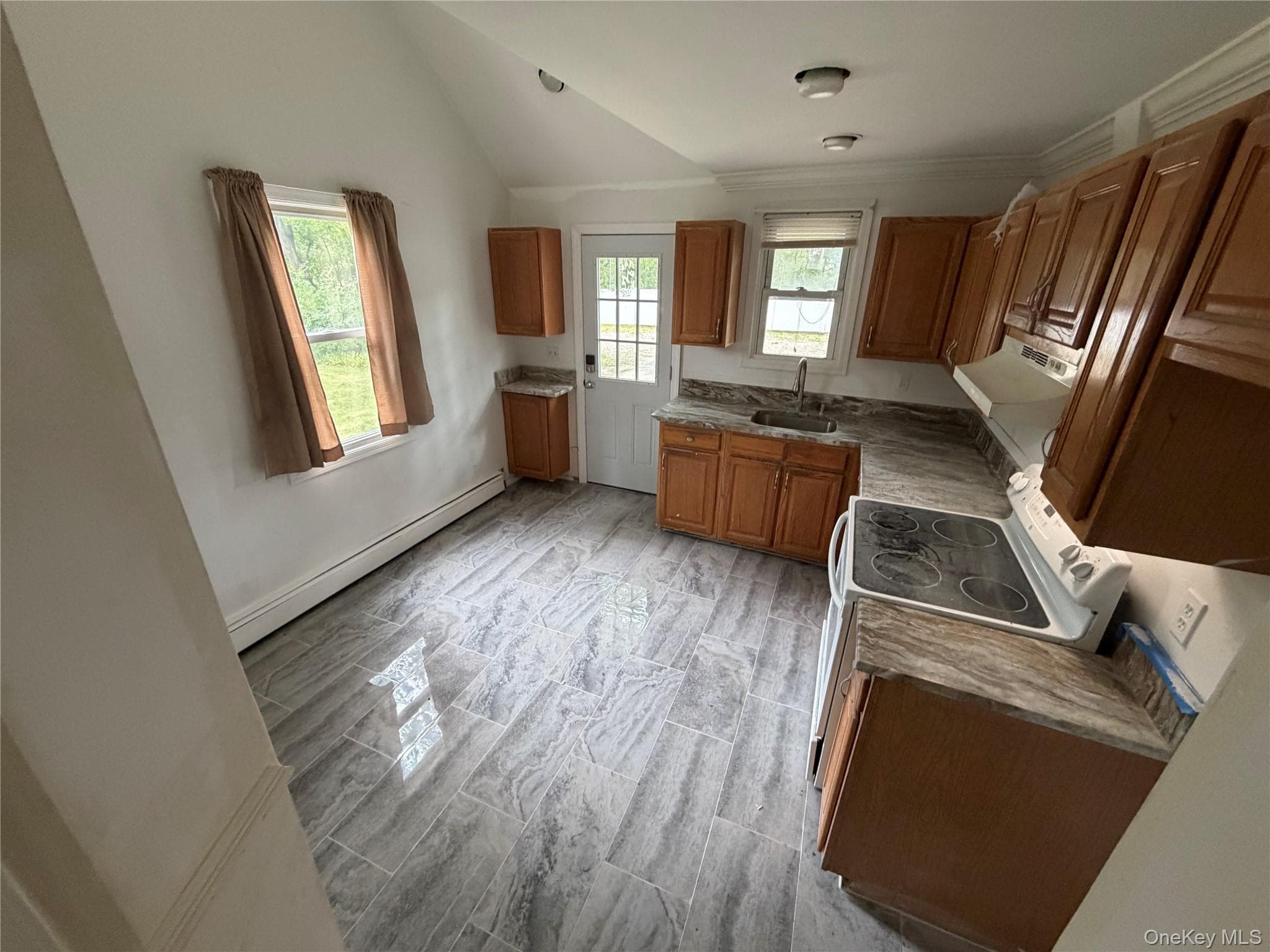 928 Connetquot Avenue thumbnail 10